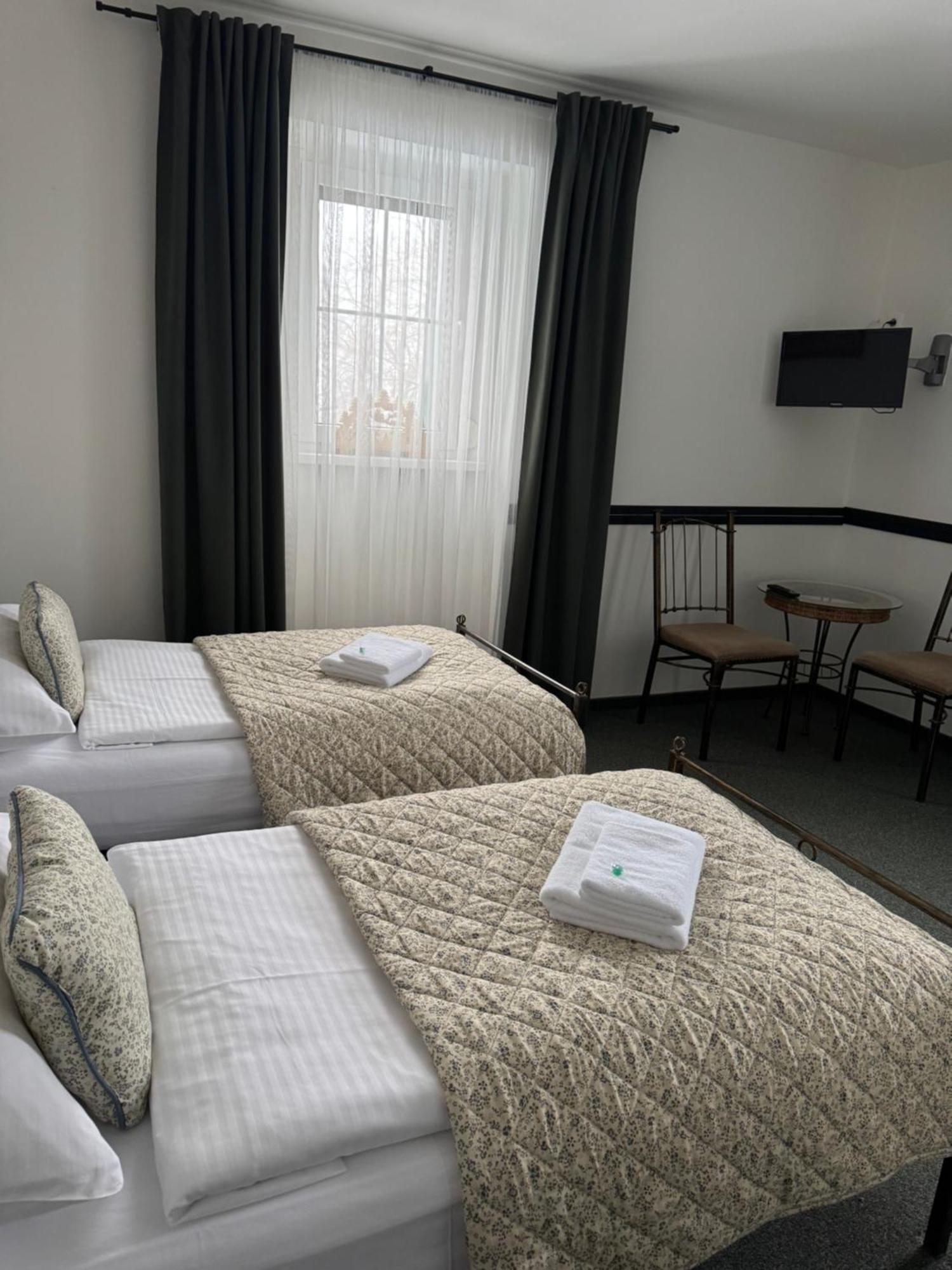 Pension U Draka Karlovy Vary Exterior photo